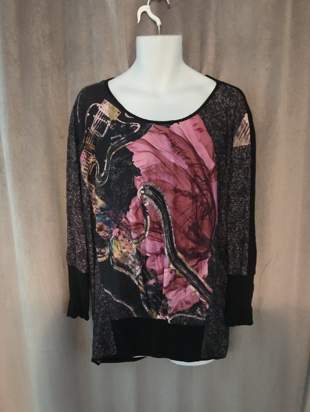 Simon Chang Size Large (Oversized) Black Top with Pink Abstract Panel